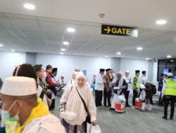 Gema Shalawat Jelang Subuh, Sambut Jemaah Haji Kloter 7 di Ruang Tunggu