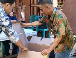 Terima Logistik Pilkada Padang, 30 Kotak Suara Rusak