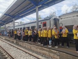 Minat Masyarakat Naik Memanfaatkan Jasa Kereta Api Masih Tinggi