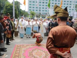 Penyambutan Gubernur dan Para Kada Se-Riau Berlangsung Meriah di LAMR Pekanbaru