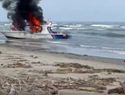 Kapal Patroli KKP Terbakar, Diduga Akibat Aksi Massa