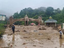 Longsor Besar, Akses Padang-Bukittinggi Via Lembah Anai Ditutup