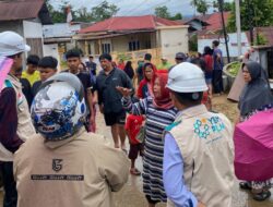Terdampak Banjir, YBM PLN UP3 Padang Salurkan Bantuan