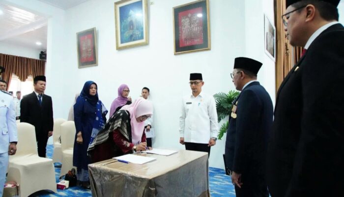 Alfi Hidayat Jabat Kadisdikbud Tanah Datar, Bunda Reffan Ucapkan Selamat