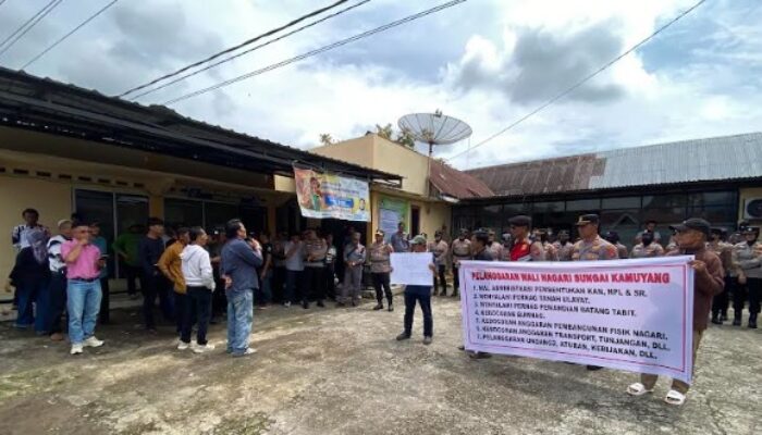Tak Profesional, Puluhan Masyarakat Tuntut Wali Nagari Mundur