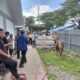 110 KK Warga Huntara Lubuk Buaya Terima Bantuan Tiga Ekor Sapi Kurban