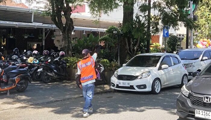 Masyarakat Diminta Tak Bayar Parkir ke Petugas Ilegal, Merasa Dirugikan Segera Lapor ke 112