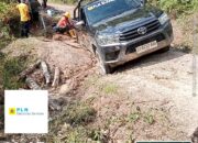 PLN Sijunjung Benahi Tiang Listrik Roboh di Jorong Tigo Jangko