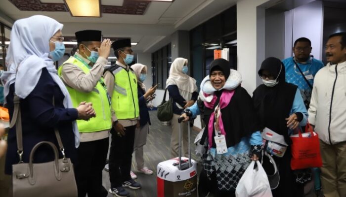 390 Jemaah Haji Kloter Pertama Selamat Sampai di Padang
