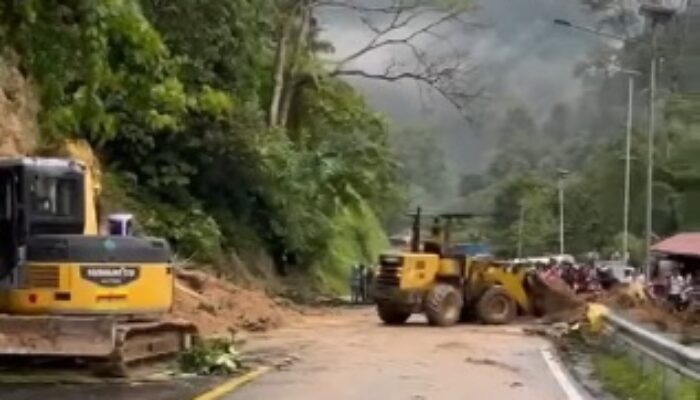 Sempat Tertutup Hingga 3 Jam, Jalan di Kawasan Lembah Anai Akhirnya Kembali Normal