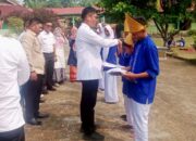 Ratusan Pelajar SMPN 1 Ulakan Tapakis Terima Seragam Sekolah Gratis