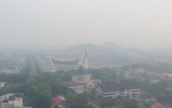 Kualitas Udara Padang Hari Ini Terus Memburuk, Masuk Kategori Berbahaya dengan AQI 586