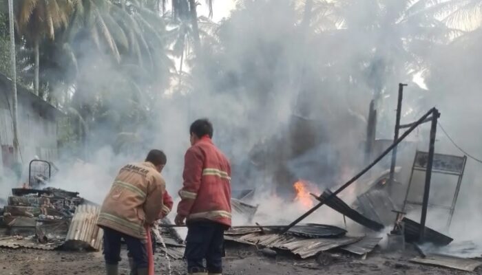 Bengkel Motor di Katapiang Padang Pariaman Ludes Terbakar, Kerugian Ditaksir Rp200 Juta